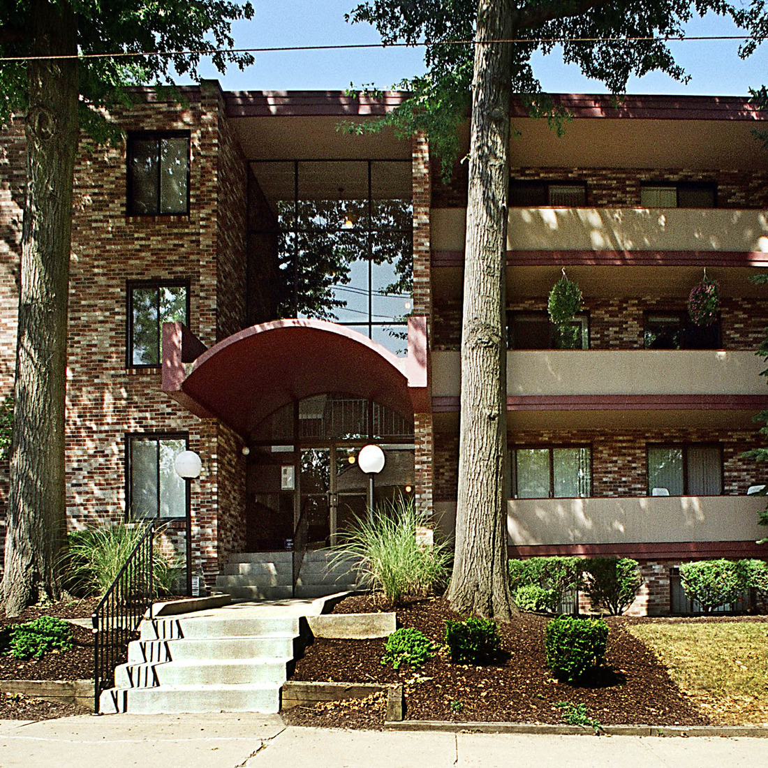 6315 Fifth Avenue exterior
